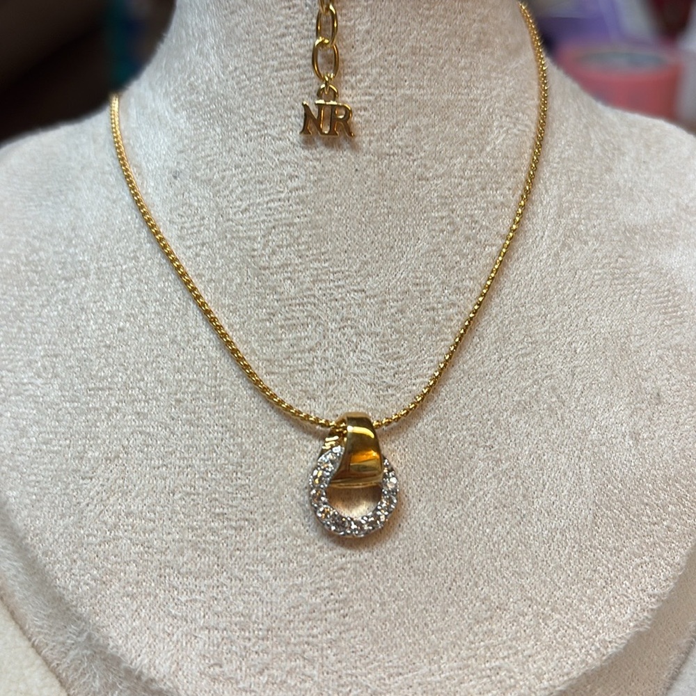 NWOT! Beautiful Nina Ricci Gold Necklace